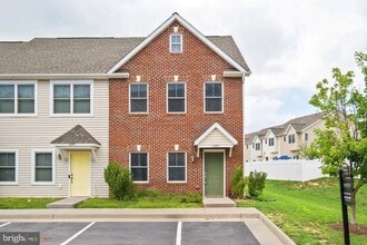 Building Photo - 2243 Lapis Ln
