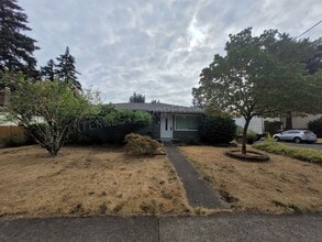 Building Photo - 4650 SE 77th Ave