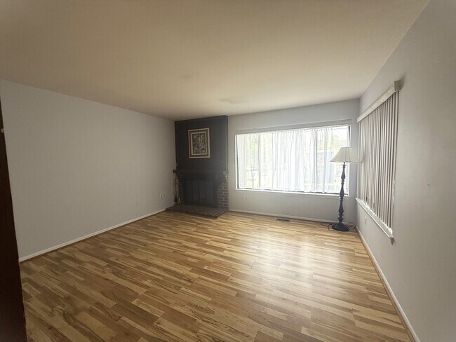 Foto del edificio - 18451 Stone Hollow Dr