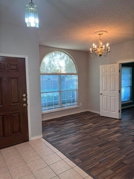 Foto del edificio - 1300 Rosewood Ln