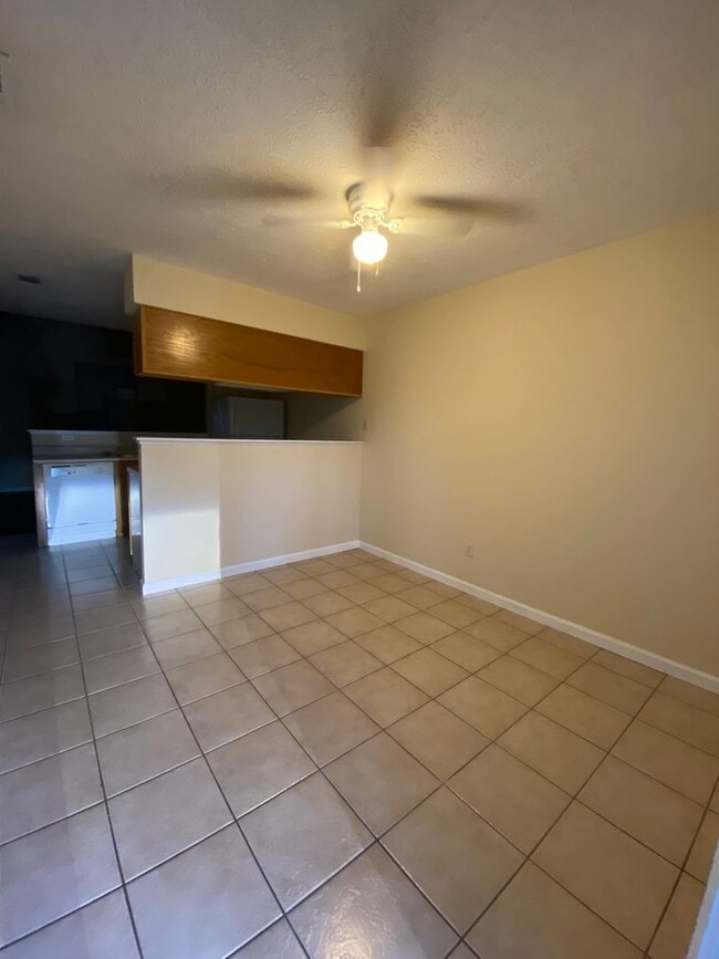Foto del edificio - 2 Bdr/2bath townhome, great location!