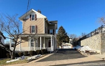 Building Photo - 19 Hudson Terrace