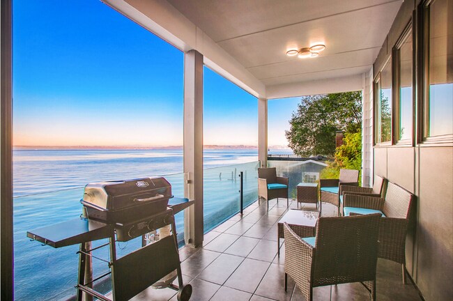 Foto del edificio - 11143 Rolling Bay Walk NE