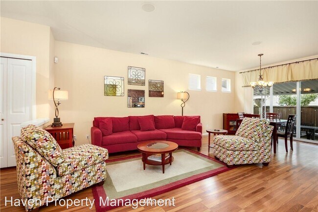 Building Photo - 3 br, 2.5 bath House - 6072 Park St E