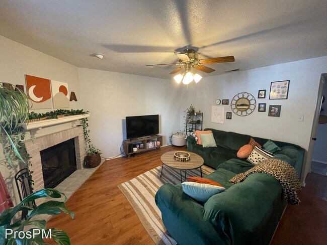 Foto del edificio - 2 br, 1.5 bath House - 716 W. Mulberry #24