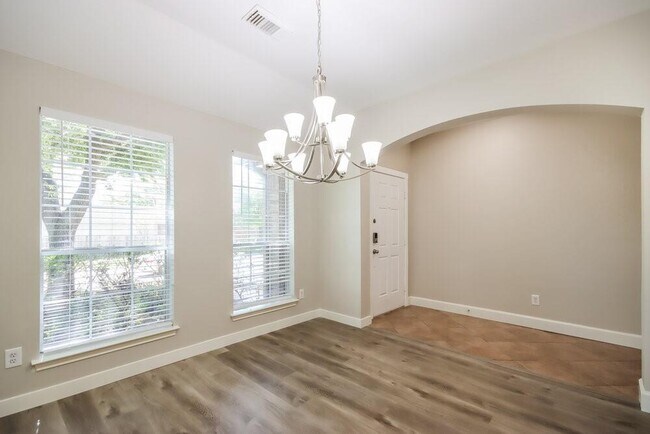 Foto del edificio - 1927 Ryansbrook Ln