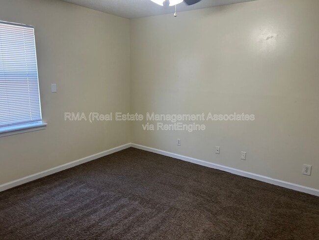 Building Photo - 105 Westwind Ct