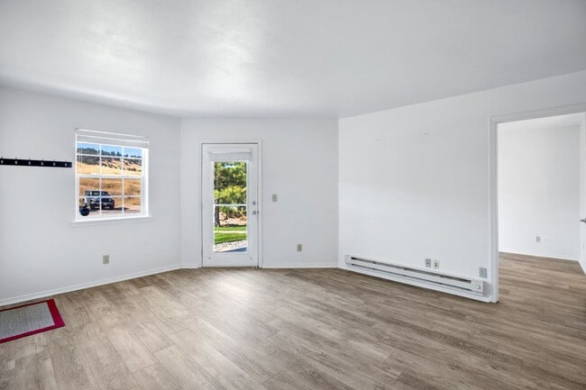 Building Photo - Beautiful Ground Floor Burro Ranch Condo!