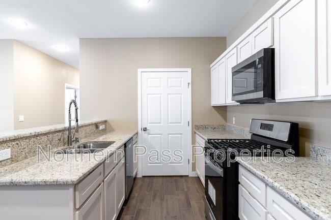 Foto del edificio - 9779 McCombs St