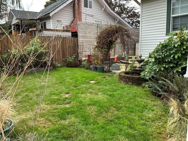 Building Photo - HIP HISTORIC