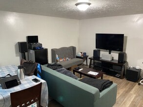 Building Photo - 473 S State St