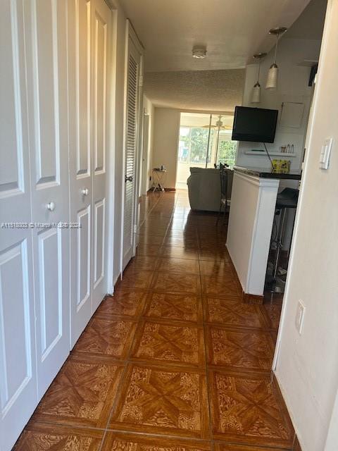 Foto del edificio - 8305 Sunrise Lakes Blvd