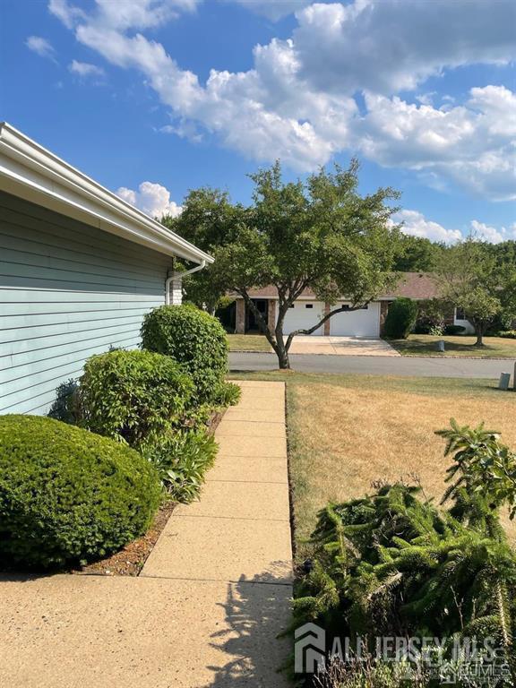 Foto del edificio - 402 Metuchen Dr