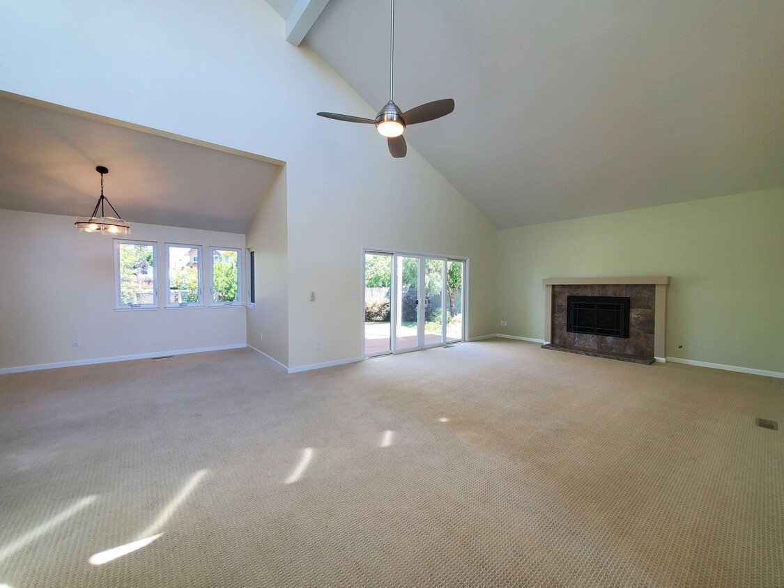 Building Photo - 8 Calypso Shores