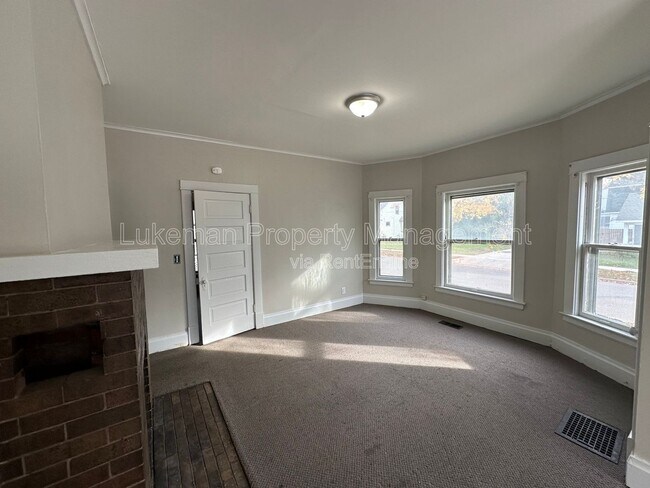 Foto del edificio - 802-806 West Cedar Street