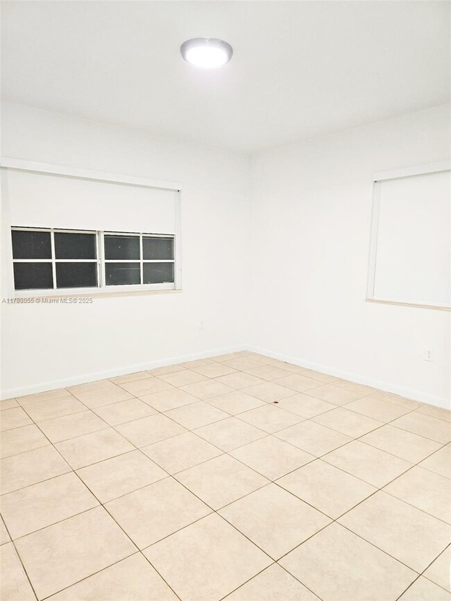 Building Photo - 7130 Rue Versailles Dr