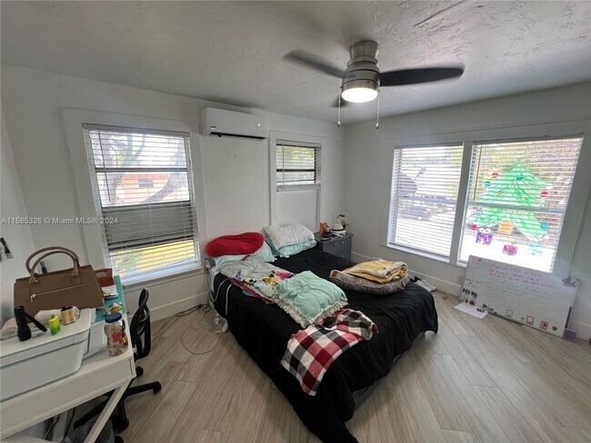 Foto del edificio - 1029 NW 28th St