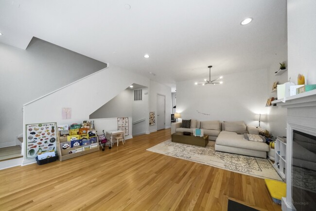 Foto del edificio - 1137 W Monroe St