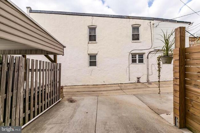 Parking Pad - 134 W Fort Ave