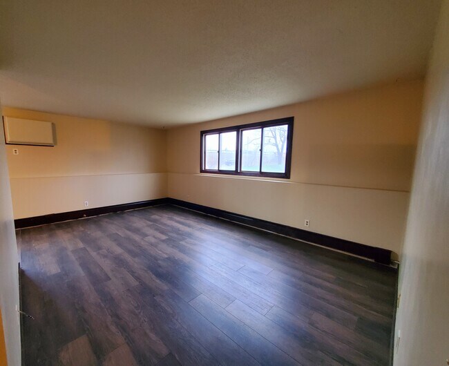 family room - 2750 Euclid Ave