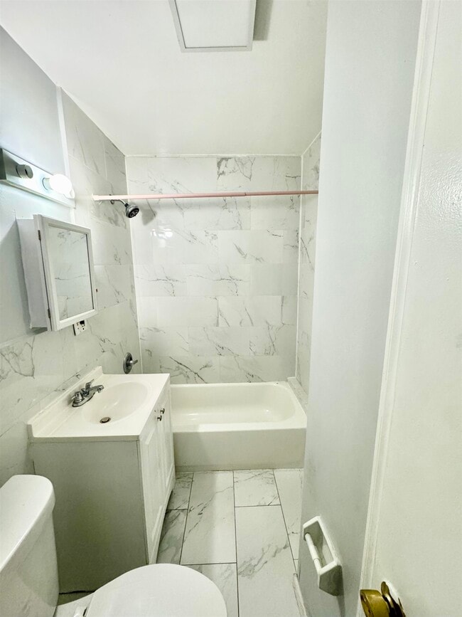 Foto del edificio - 593 Avenue A
