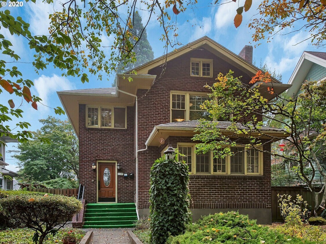 Foto principal - 2124 SE Elliott Ave