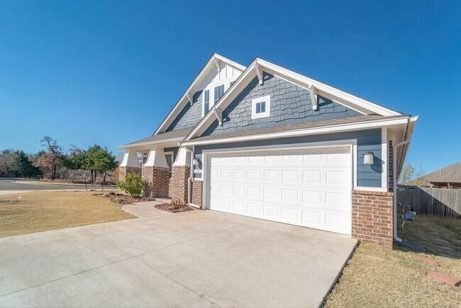 Building Photo - Luxury Home At It's Finest with a $99 Move...