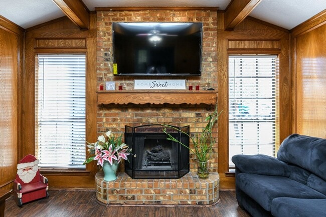 Building Photo - 3/2/2 Great neighborhood! Move in Ready!