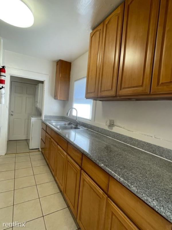 Foto del edificio - 2 br, 1 bath Duplex - 696 44th St