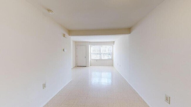 Building Photo - 930 Peach St