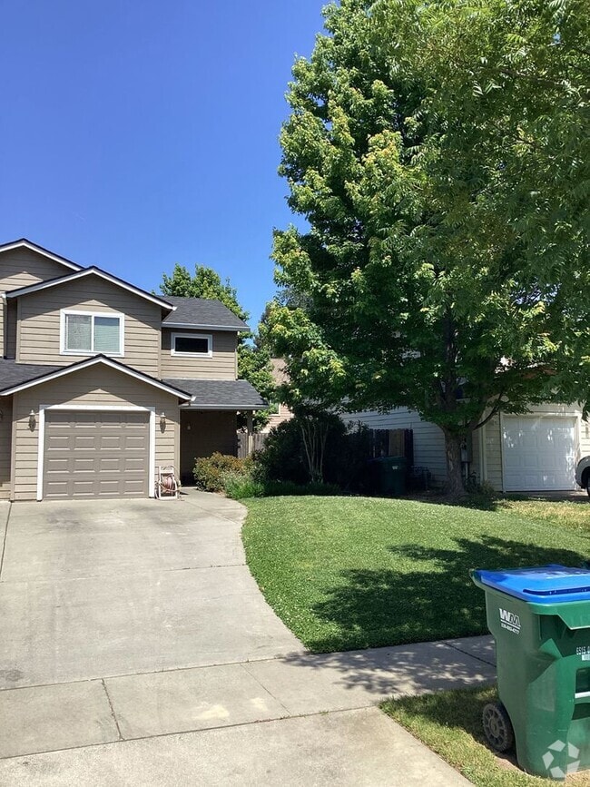 Building Photo - 31 Baltar Loop