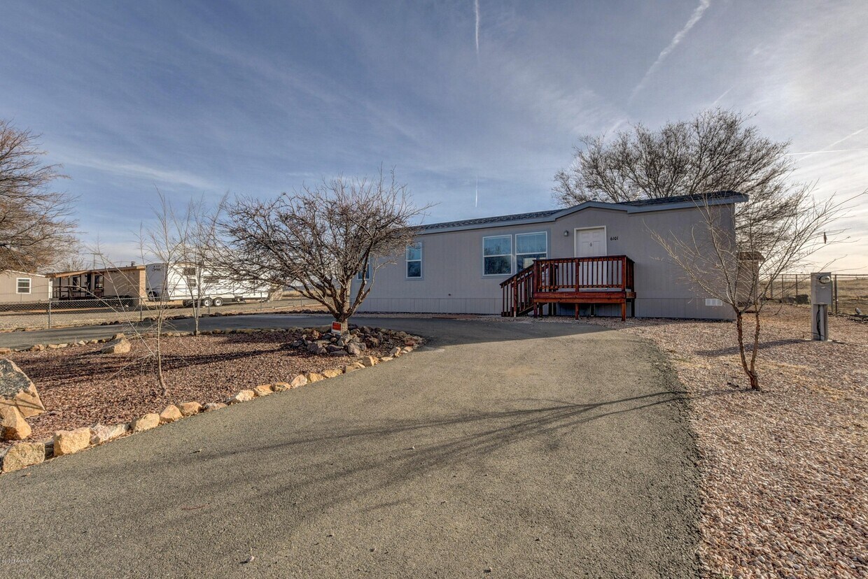 Primary Photo - 6101 N Cattletrack Rd