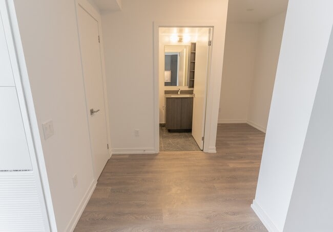Building Photo - 82-882 Dalhousie St