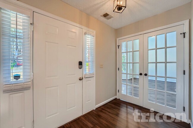 Foto del edificio - 10930 Pinehigh Dr