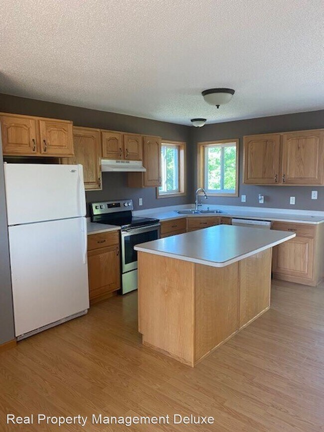 Foto del edificio - 4 br, 2 bath House - 15199 Warrior Ave