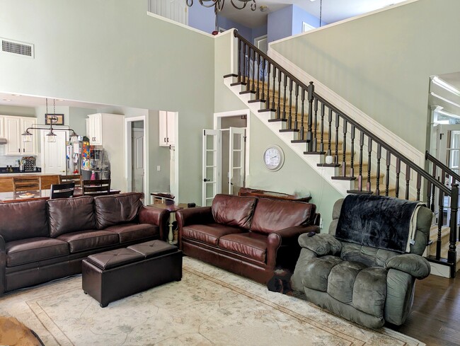 Building Photo - 6826 Guinevere Dr