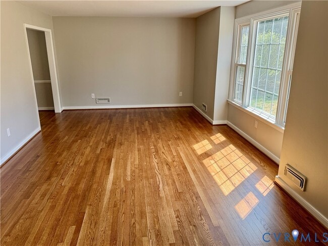 Building Photo - 11402 Creekside Dr