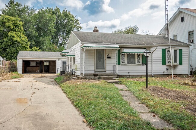 Building Photo - 3518 Hazelhurst Ave