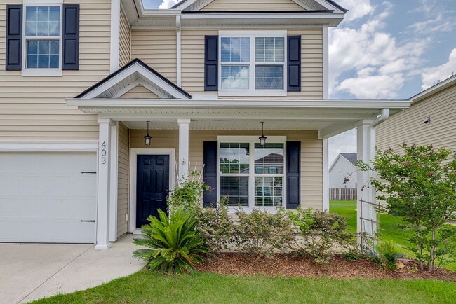Building Photo - Spacious & Convenient
