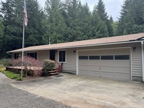 Building Photo - 4005 NE Kedros Dr