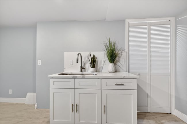 Building Photo - 917 Mack Ave