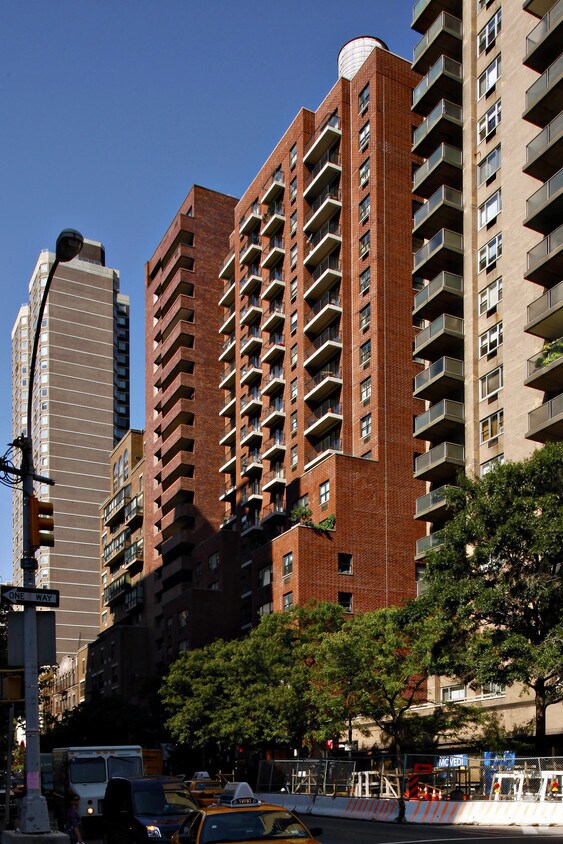 Primary Photo - 241 East 86th Street