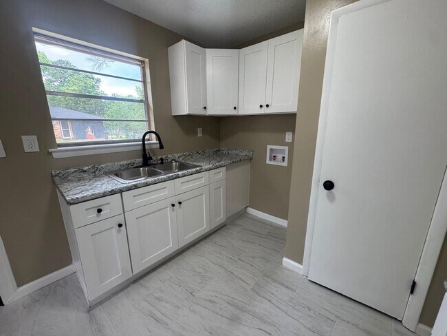 Building Photo - 1253 Athey Rd