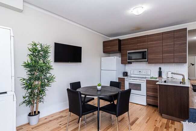 Photo du bâtiment - 807 Rue Saint-Ferdinand