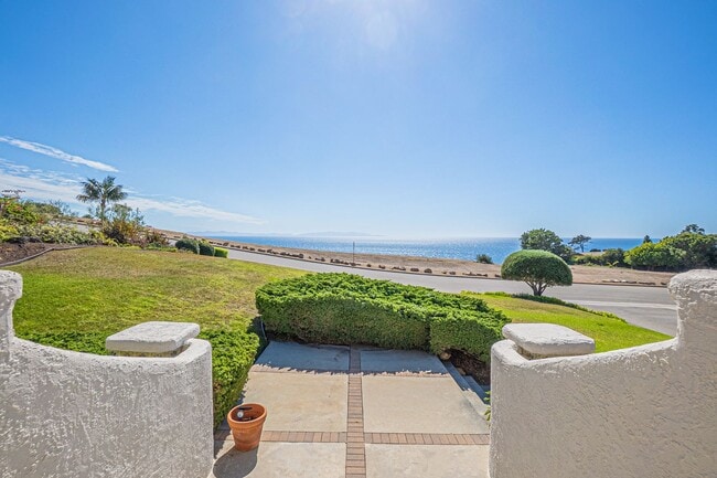 Foto del edificio - Ocean View Prime Location