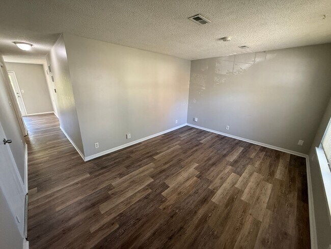 Foto del edificio - 402-404_SW 6th ST