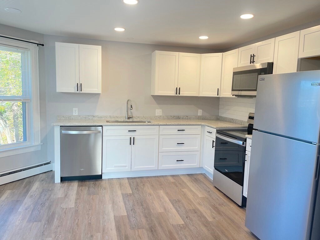 44 Congress St Unit B, Amesbury, MA 01913 Room for Rent in Amesbury