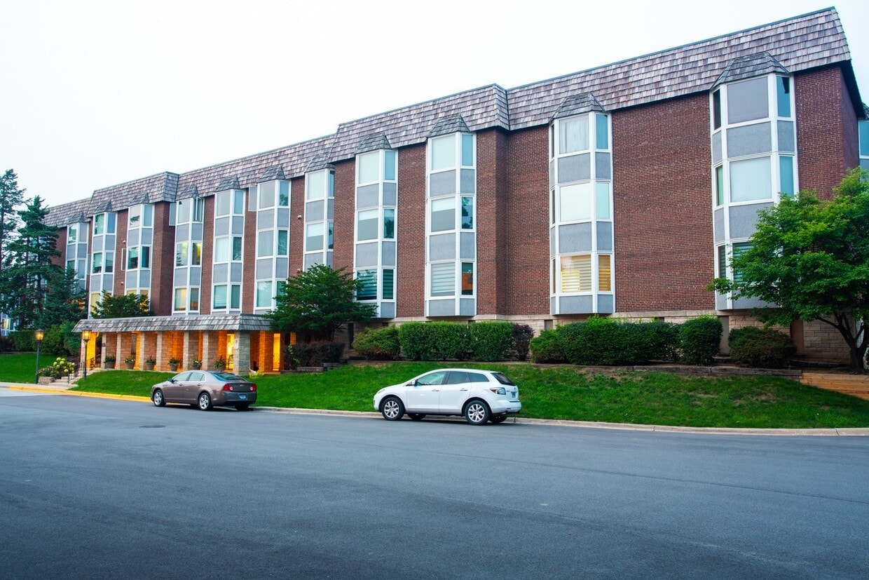 Primary Photo - 2400 Archbury Ln