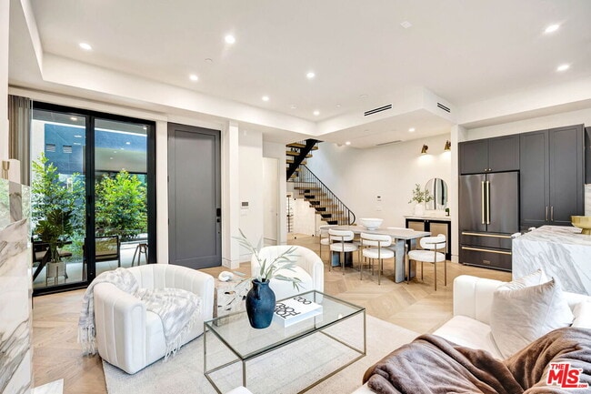Foto del edificio - 652 Huntley Dr