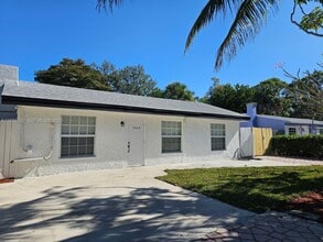 Building Photo - 1464 SW 26th Ave